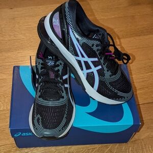 Asics Gel-Nimbus 21 new in box Women's Size 9 running shoes in black/skylight